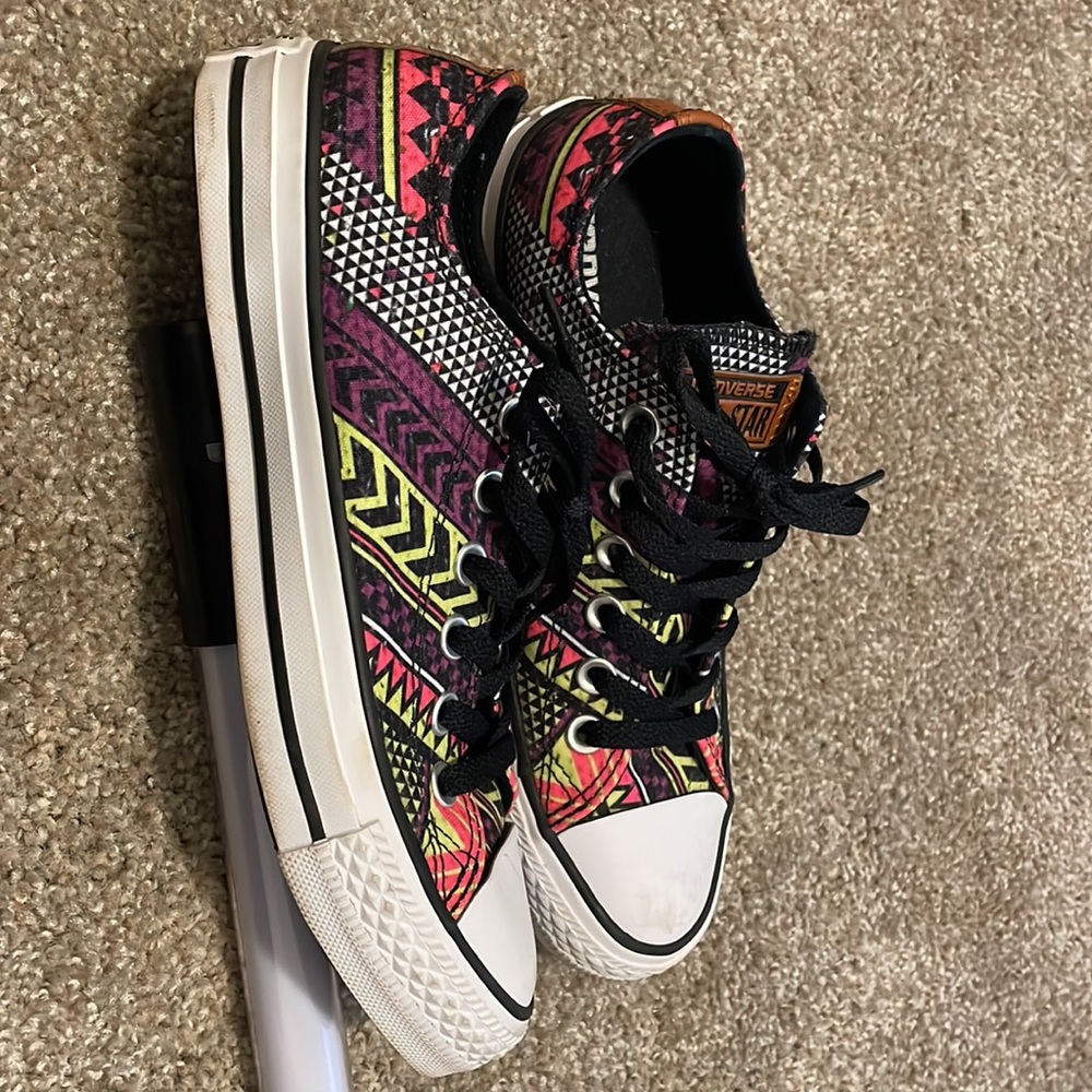 Converse - Picture 2 of 3